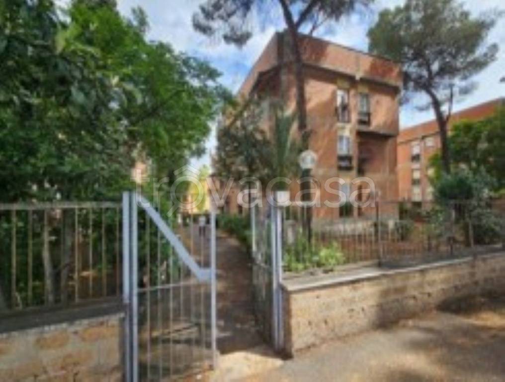 appartamento in vendita a Roma in zona Giuliano Dalmata