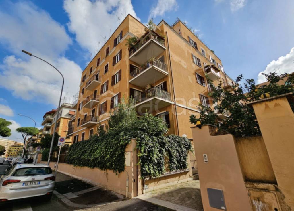 appartamento in vendita a Roma in zona Appio Latino