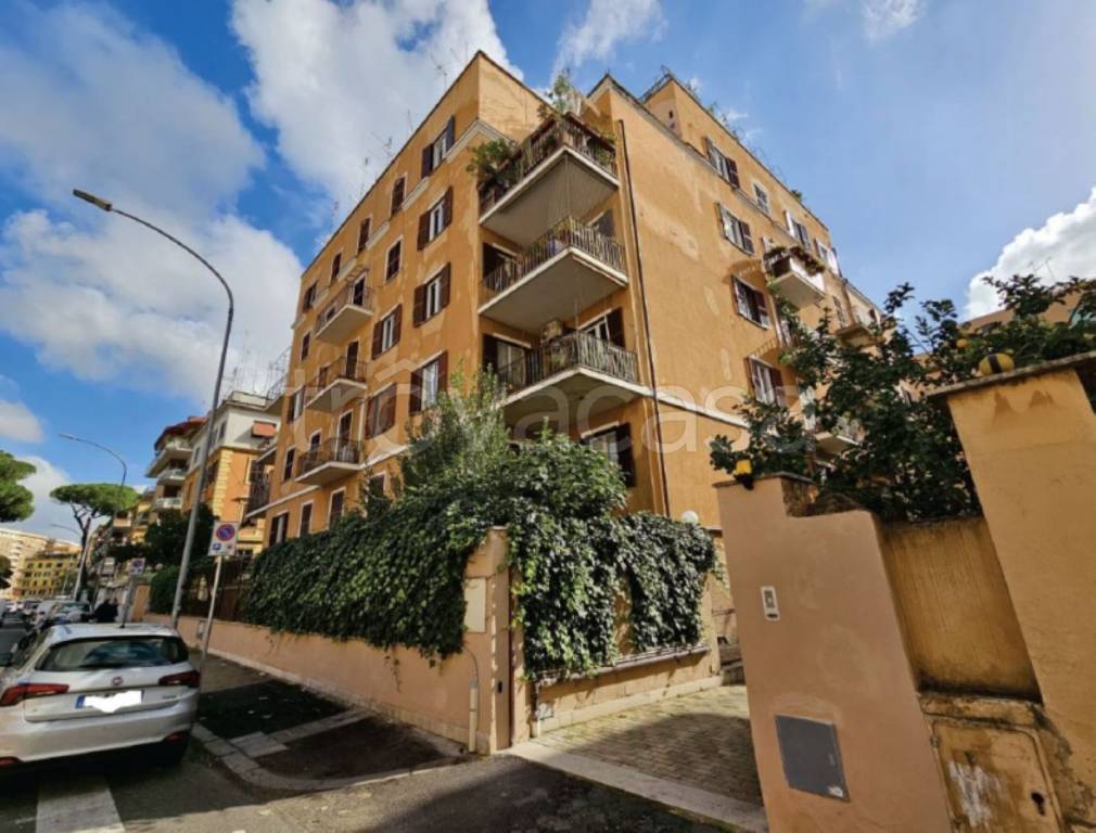 appartamento in vendita a Roma in zona Appio Latino