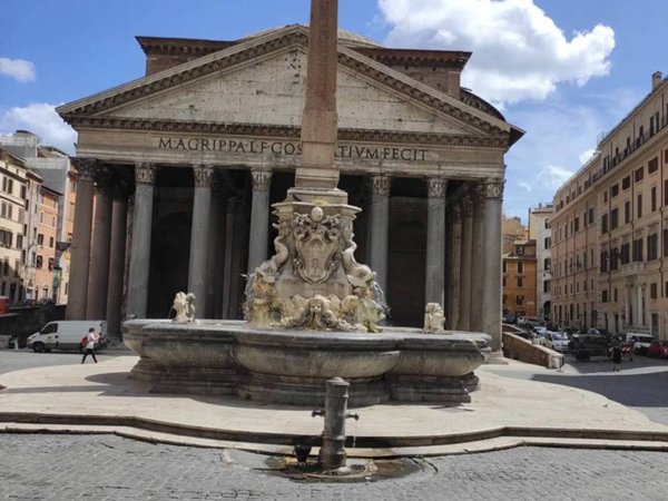 appartamento in vendita a Roma in zona Parione/Sant'Eustachio