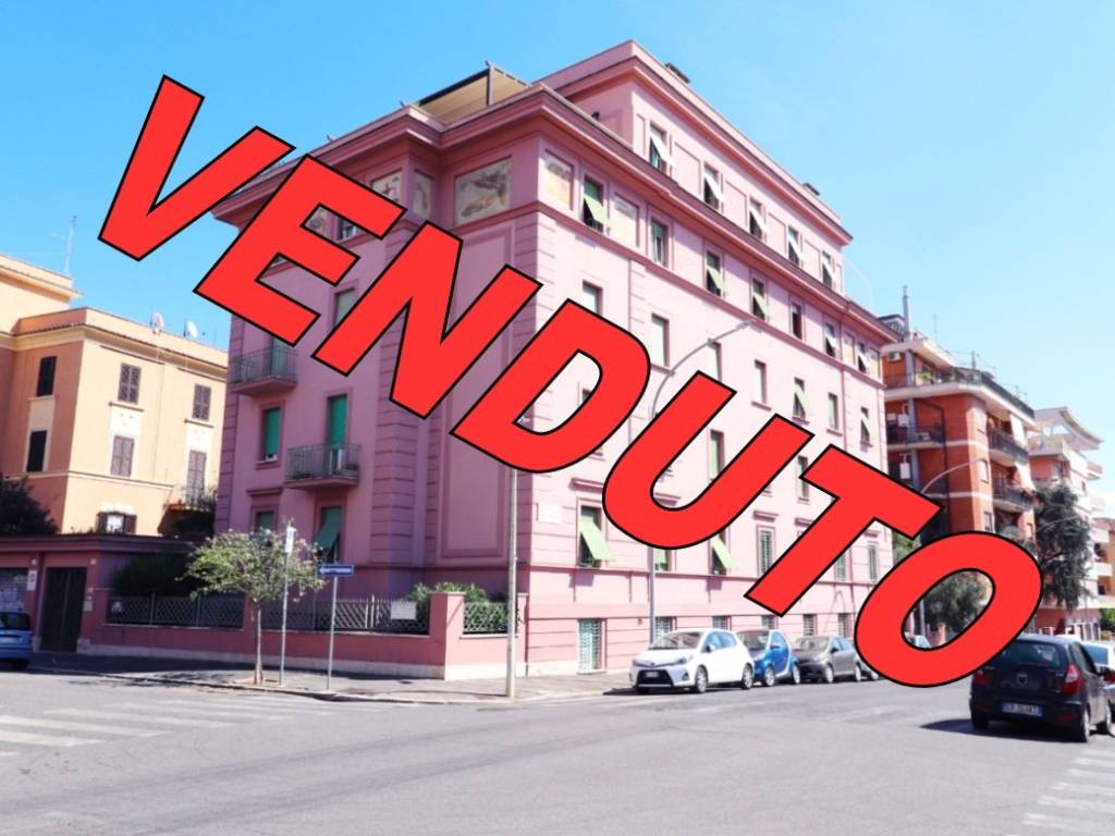 appartamento in vendita a Roma in zona Tuscolano