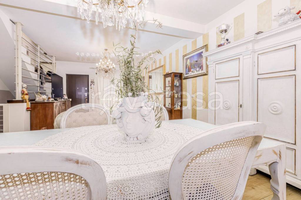 casa indipendente in vendita a Roma in zona Appio Claudio