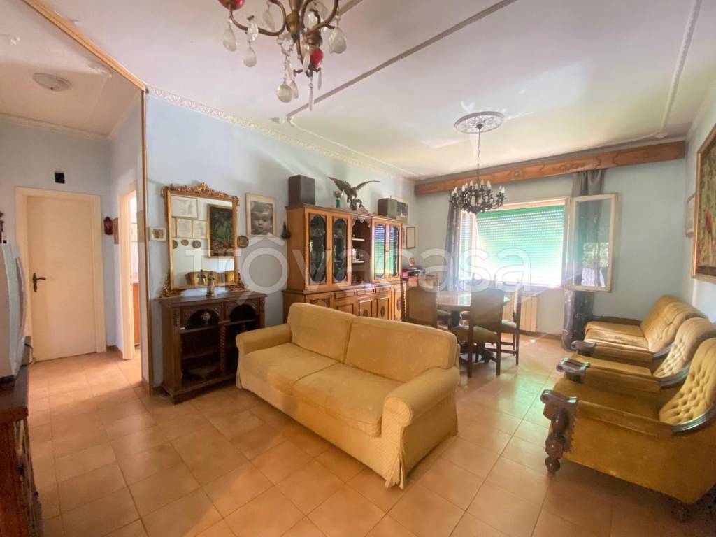 appartamento in vendita a Roma in zona Torre Spaccata