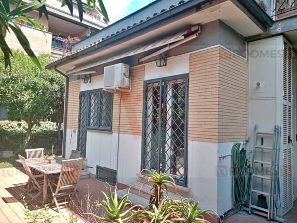 appartamento in vendita a Roma in zona Appio Claudio