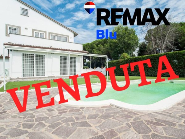 casa indipendente in vendita a Roma in zona Casal Palocco