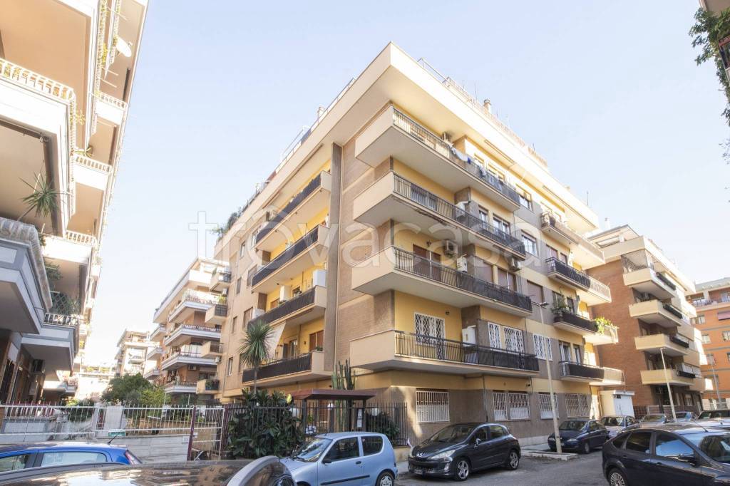 appartamento in vendita a Roma in zona Ostia