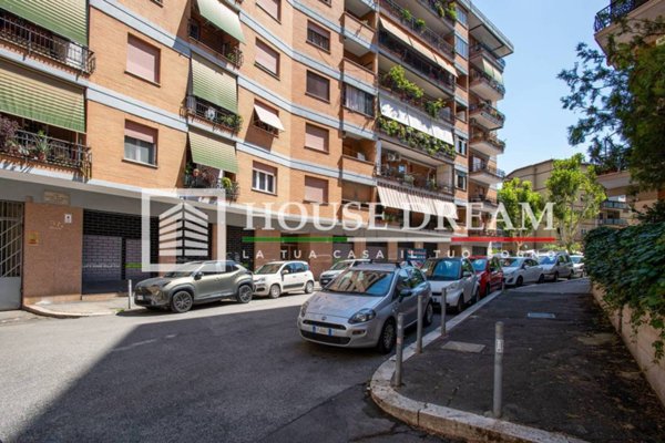 appartamento in vendita a Roma in zona Appio Claudio