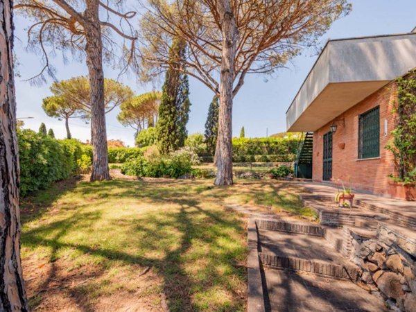 casa indipendente in vendita a Roma in zona Spinaceto