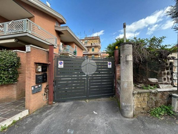 appartamento in vendita a Roma in zona Torre Maura