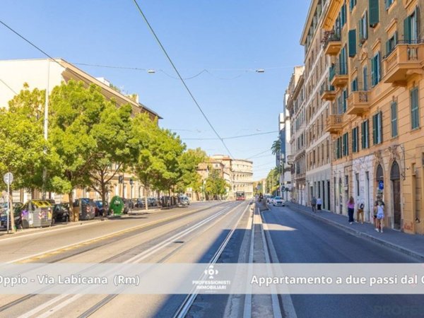 appartamento in vendita a Roma in zona Rione Monti/Campitelli