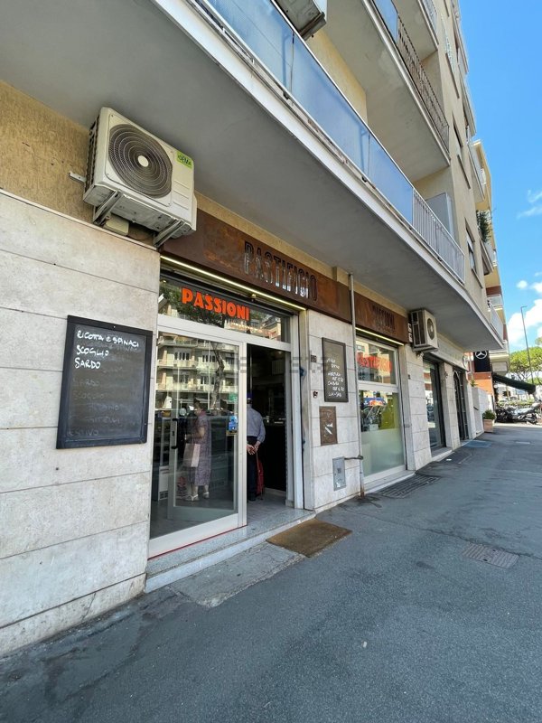 locale commerciale in vendita a Roma in zona Aurelio