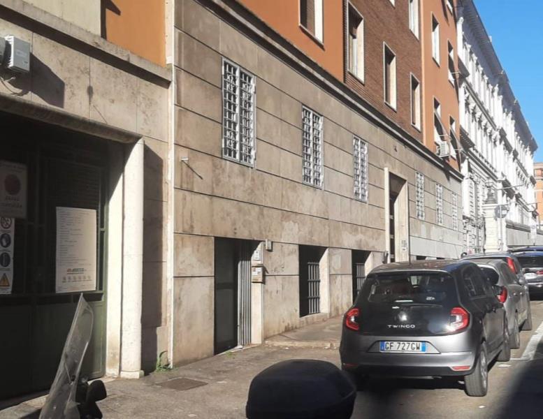 locale commerciale in vendita a Roma in zona Esquilino