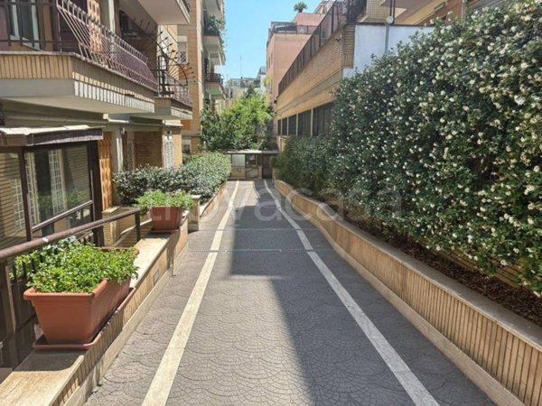 appartamento in vendita a Roma in zona Tor di Quinto