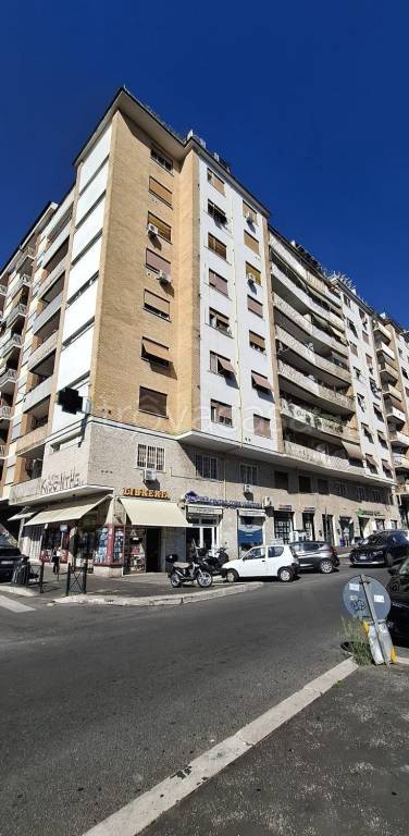 appartamento in vendita a Roma in zona Ostiense