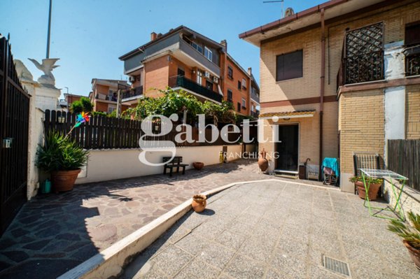 appartamento in vendita a Roma in zona Mostacciano