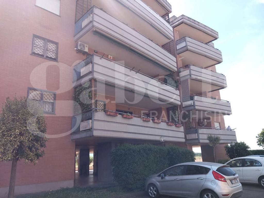 appartamento in vendita a Roma in zona Ponte di Nona