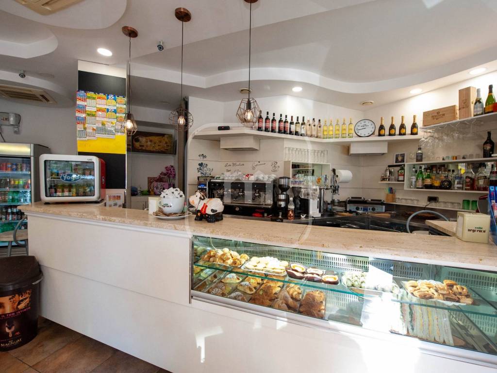 negozio in vendita a Roma in zona Monte Sacro/Talenti