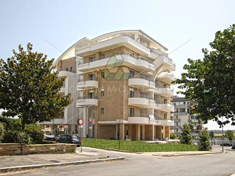 negozio in vendita a Roma in zona Mezzocammino