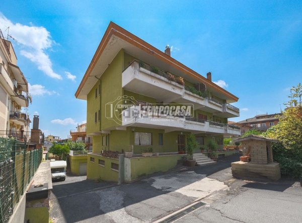 appartamento in vendita a Roma in zona Tomba di Nerone