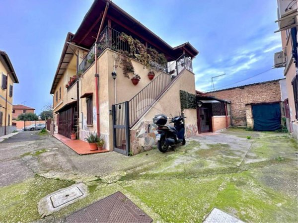appartamento in vendita a Roma in zona Tuscolano