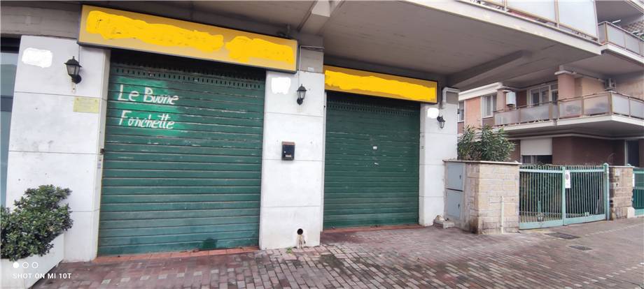 locale commerciale in vendita a Roma in zona Ostia
