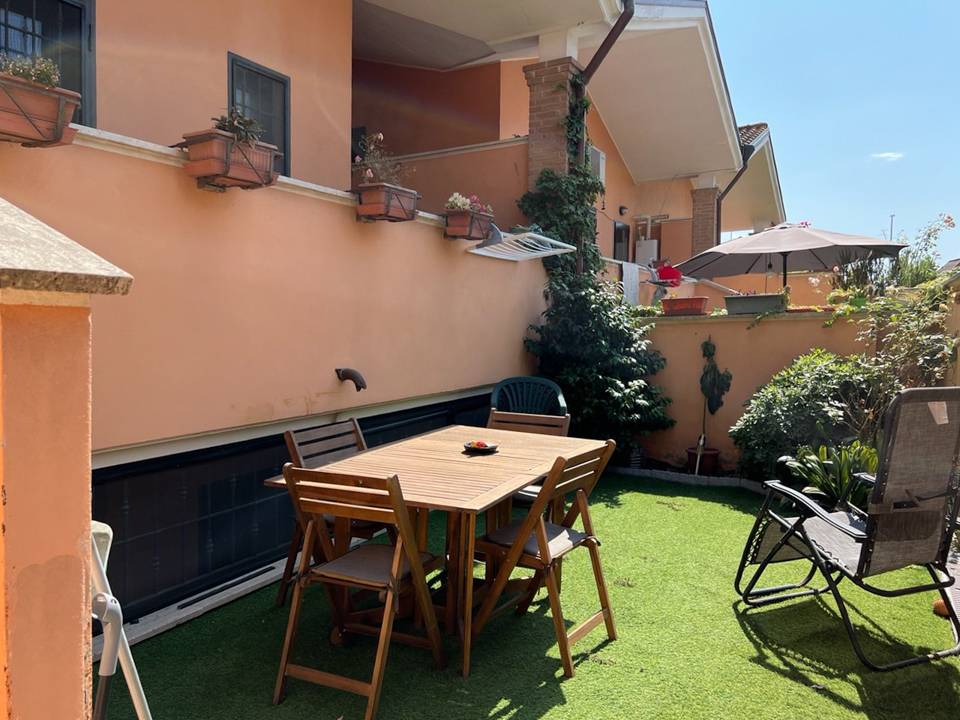 villetta a schiera in vendita a Roma in zona Ostia Antica