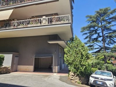 locale commerciale in vendita a Roma in zona Aurelio