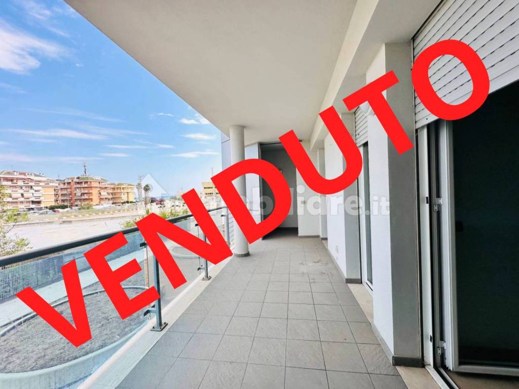 appartamento in vendita a Roma in zona Castel Fusano