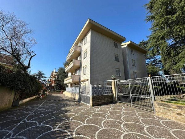 appartamento in vendita a Roma in zona Tor di Quinto