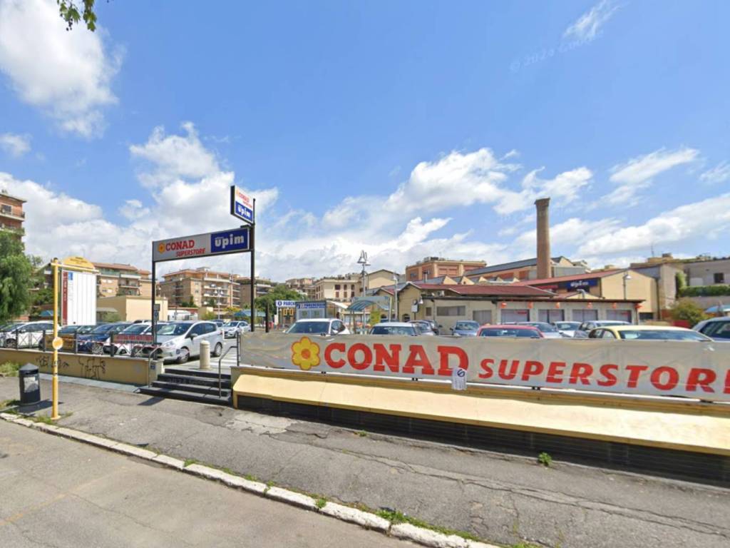 negozio in vendita a Roma in zona Appio Latino