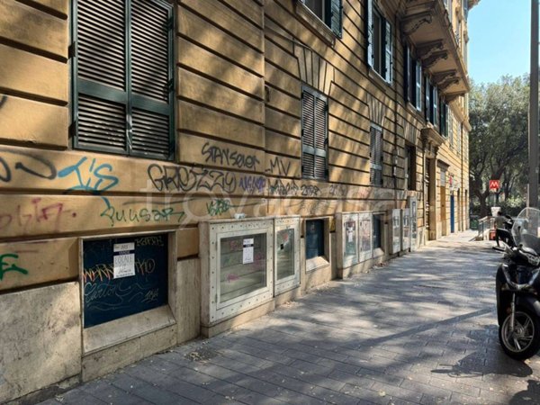 negozio in vendita a Roma in zona Appio Latino