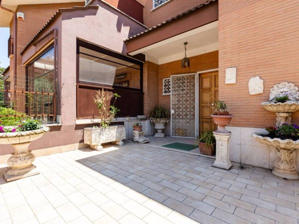 casa indipendente in vendita a Roma in zona Romanina
