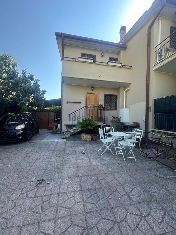 quadrivano in vendita a Roma in zona Casal Morena