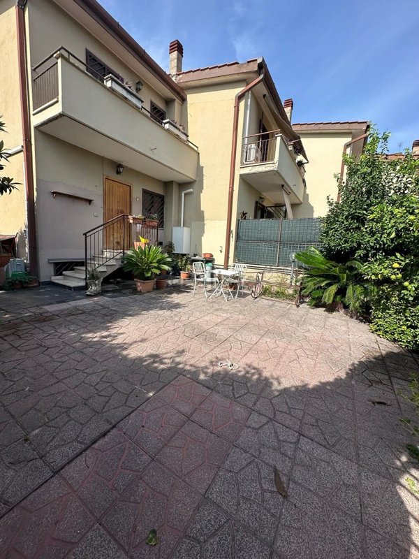 casa indipendente in vendita a Roma in zona Casal Morena