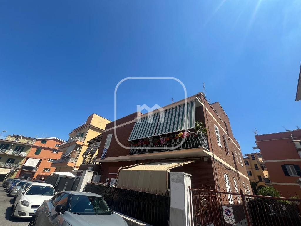 appartamento in vendita a Roma in zona Torre Maura