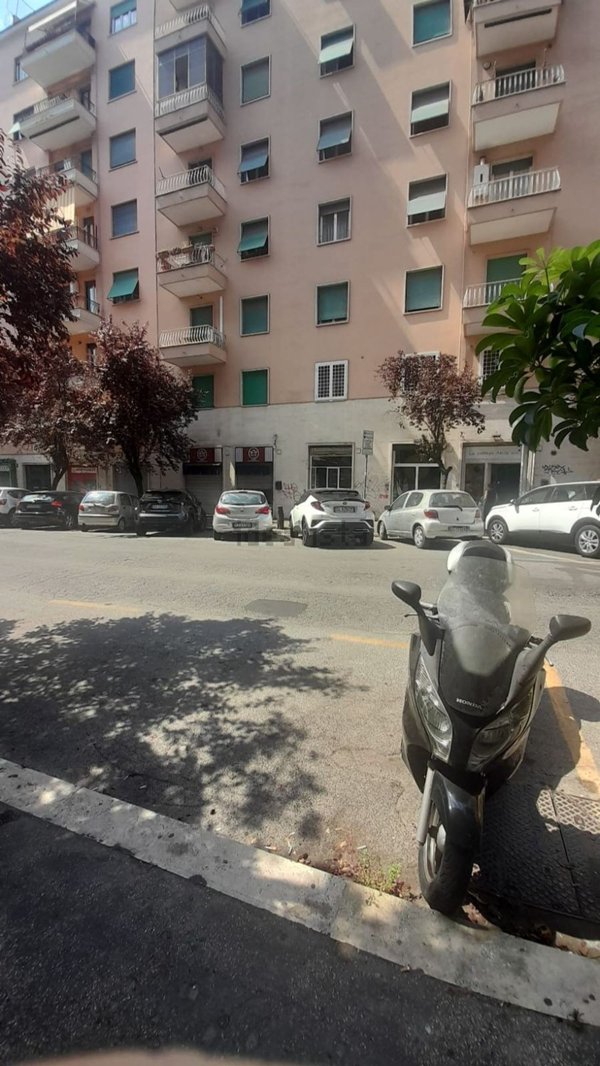 locale commerciale in vendita a Roma