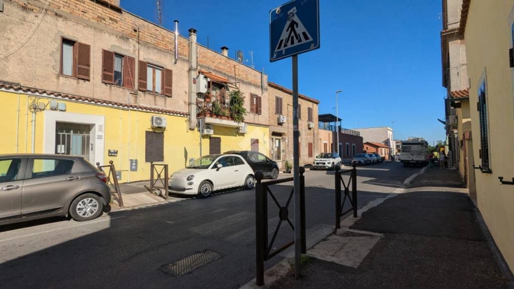 appartamento in vendita a Roma in zona Tuscolano