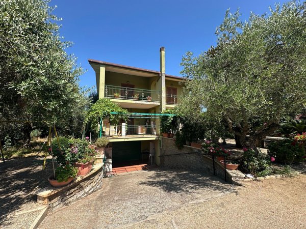 casa indipendente in vendita a Roma in zona Selvotta