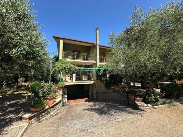 casa indipendente in vendita a Roma