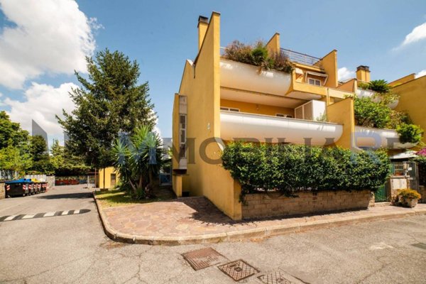 casa indipendente in vendita a Roma in zona Colle del Sole