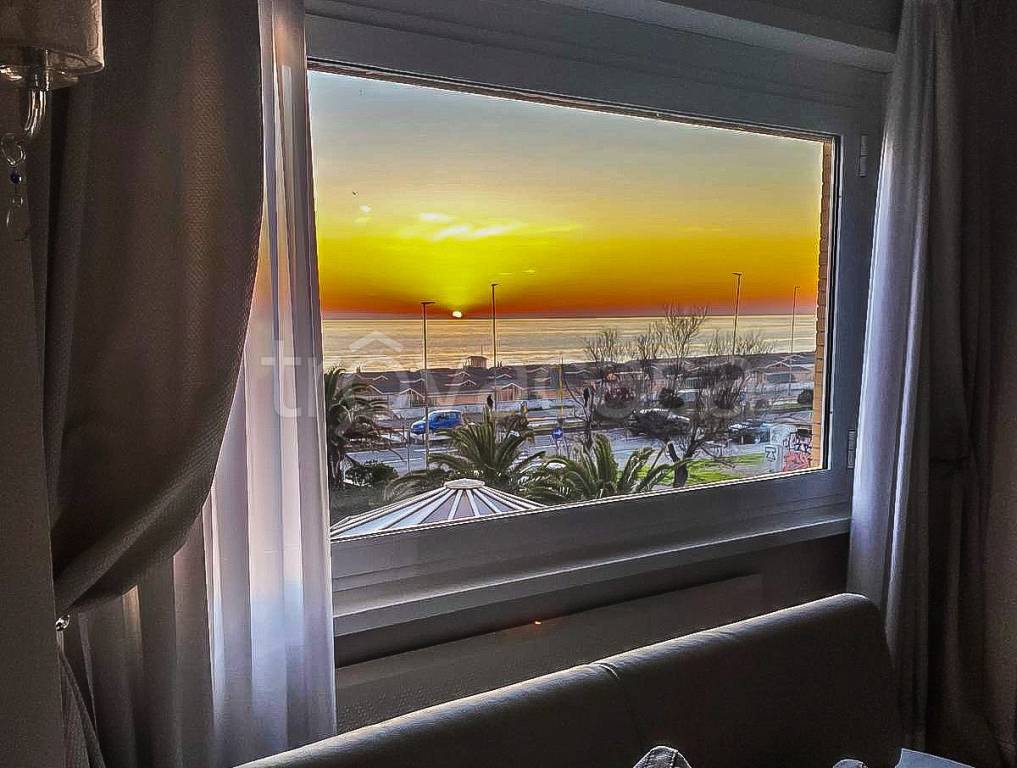 appartamento in vendita a Roma in zona Ostia