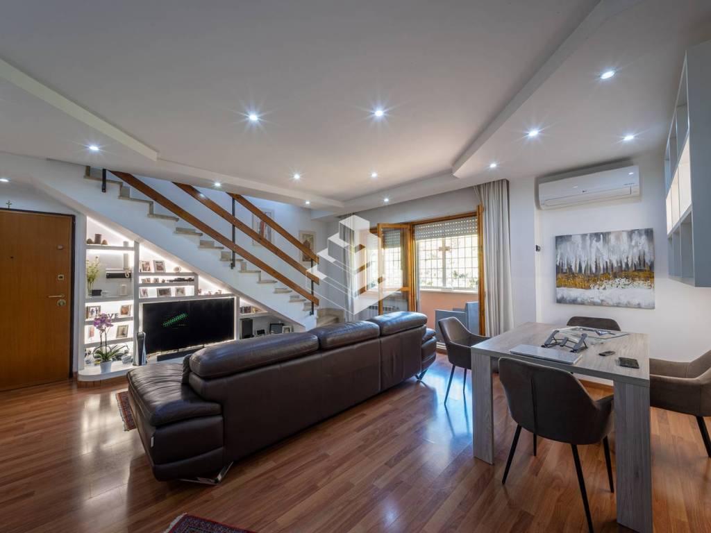 appartamento in vendita a Roma in zona EUR