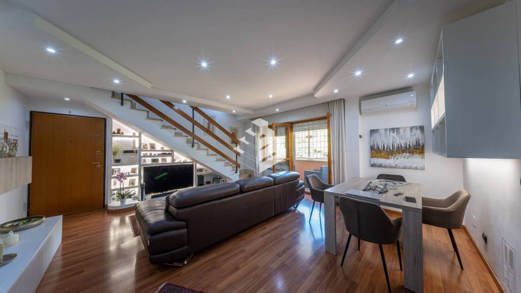 appartamento in vendita a Roma in zona EUR