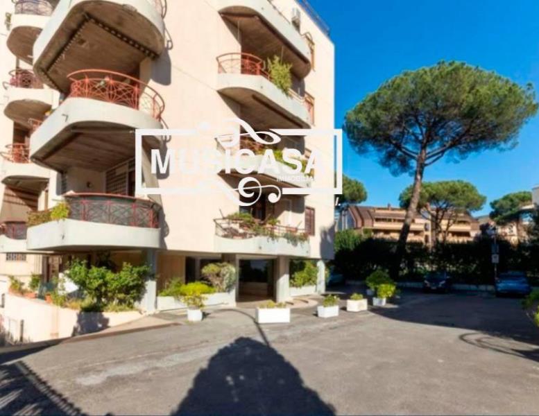 appartamento in vendita a Roma in zona Ardeatino