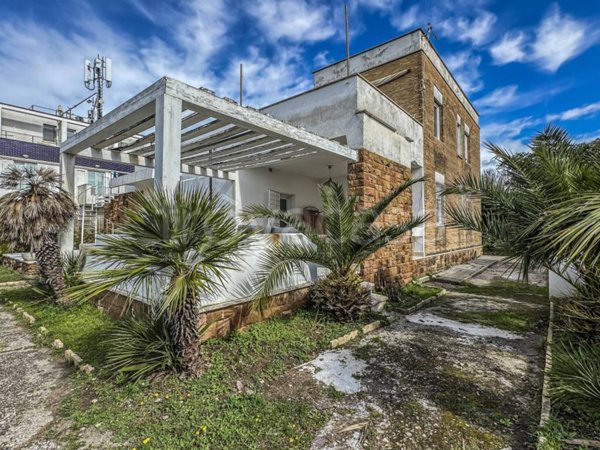 casa indipendente in vendita a Roma in zona Lido di Castel Fusano