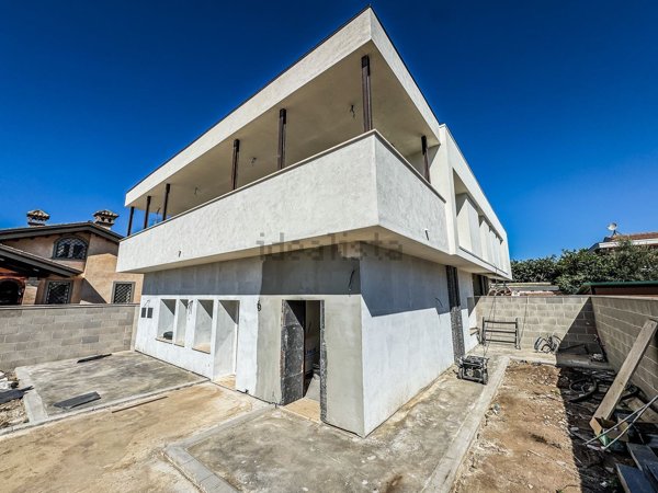 appartamento in vendita a Roma in zona Infernetto