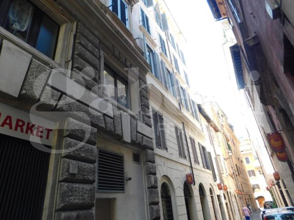 appartamento in vendita a Roma in zona Parione/Sant'Eustachio
