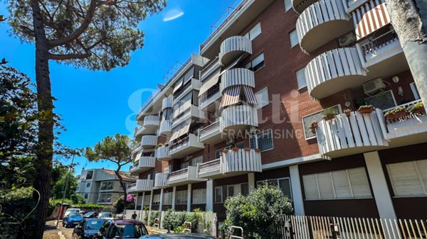 appartamento in vendita a Roma in zona Mostacciano
