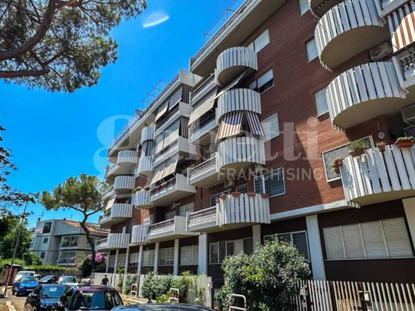 appartamento in vendita a Roma in zona Mostacciano