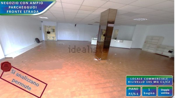 locale commerciale in vendita a Roma in zona Casal Morena